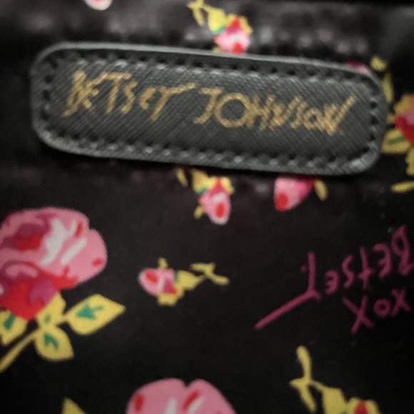 BETSEY JOHNSON Cosmetic Bag Black Floral Petals on Mesh over Gold - Picture 5 of 6